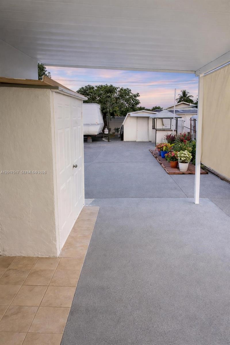 HIALEAH 8TH ADDN - Residential