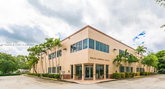 Avalon Commerce is mixed-use building is home to a multi-tenant business park that includes flex and traditional office spaces. Space includes Two offices and One conference room and Private bathroom in the suite. Ideal opportunities for a variety of creative, light industrial, bulky goods storage, and distribution users. Close to major highways allowing businesses that experience that puts businesses in the center of the action. This ideal location also provides excellent connectivity with a 7-minute drive to Florida's Turnpike, a 5-minute drive to Interstate 595, and a 15-minute drive to Interstate 95.