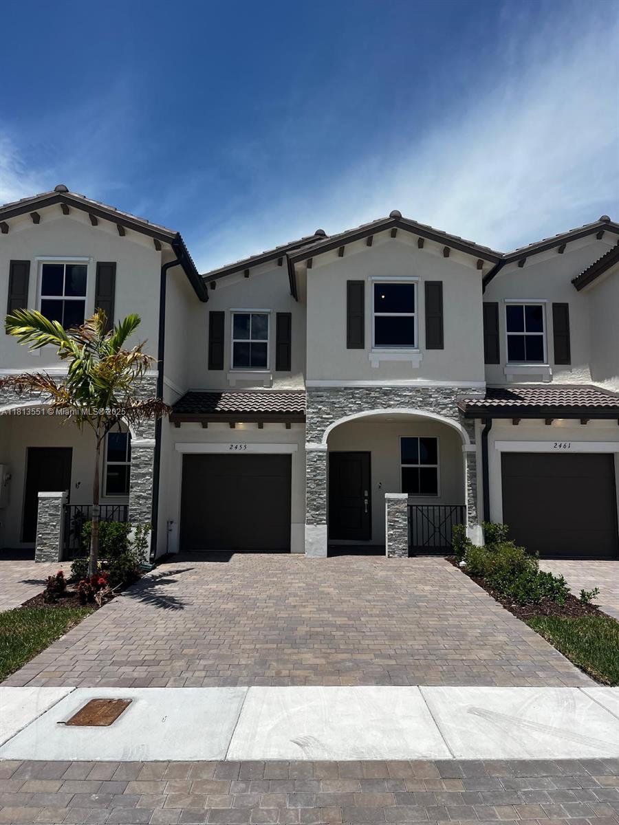 Rental Property at 2455 Se 28th Ct 2455, Homestead, Miami-Dade County, Florida - Bedrooms: 3 
Bathrooms: 3  - $3,250 MO.