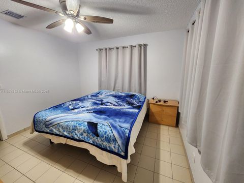 Single Family Residence in Pembroke Pines FL 1711 109th Ave Ave 18.jpg