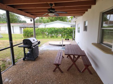 Single Family Residence in Pembroke Pines FL 1711 109th Ave Ave 29.jpg