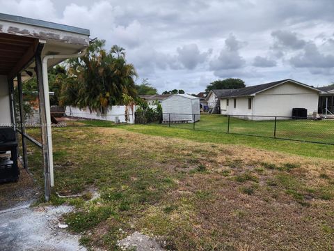 Single Family Residence in Pembroke Pines FL 1711 109th Ave Ave 35.jpg