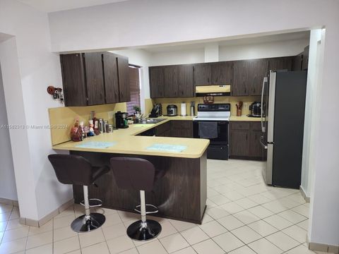 Single Family Residence in Pembroke Pines FL 1711 109th Ave Ave 7.jpg