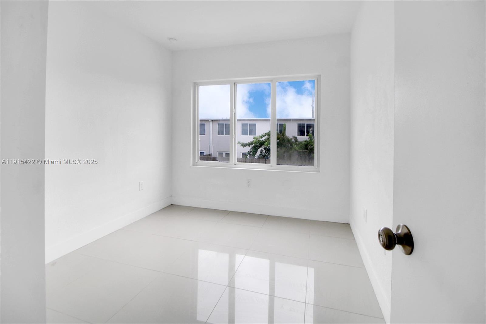 PARADISE ONE - Residential