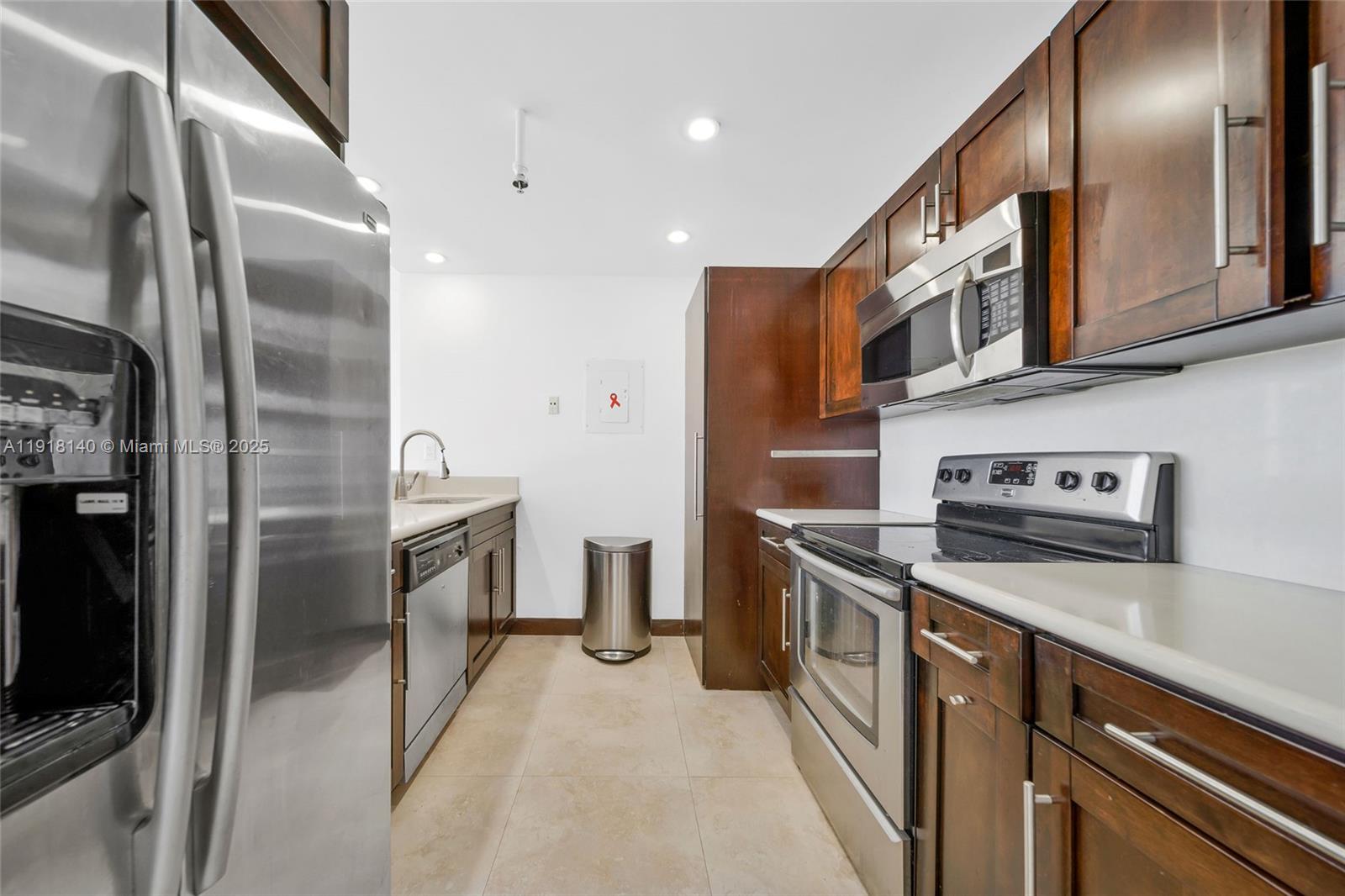 THE GRANDVIEW PALACE COND - Residential Lease