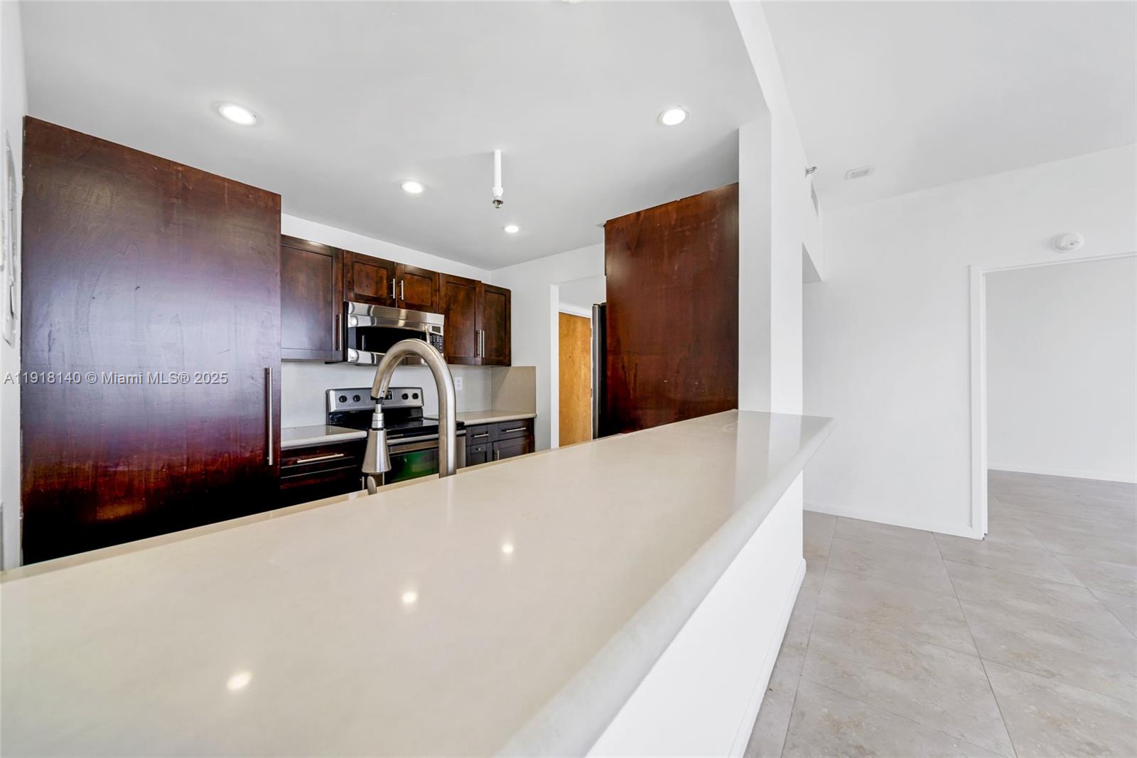 THE GRANDVIEW PALACE COND - Residential Lease