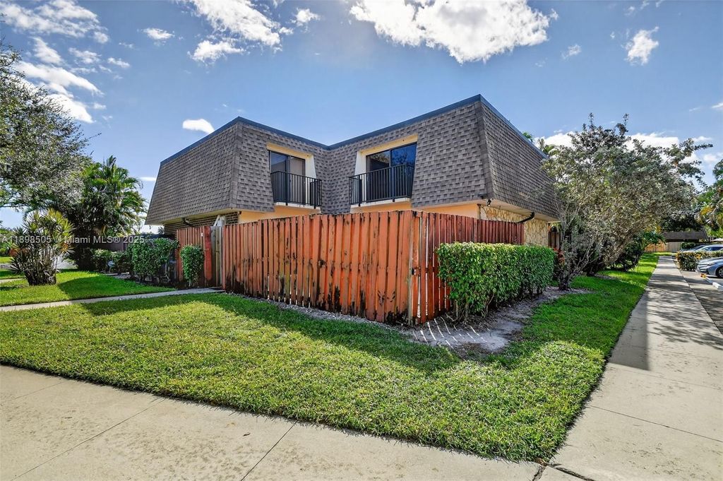 Photo of 2913 SW 22nd Cir #36C, Delray Beach, FL 33445 (MLS # A11898505)