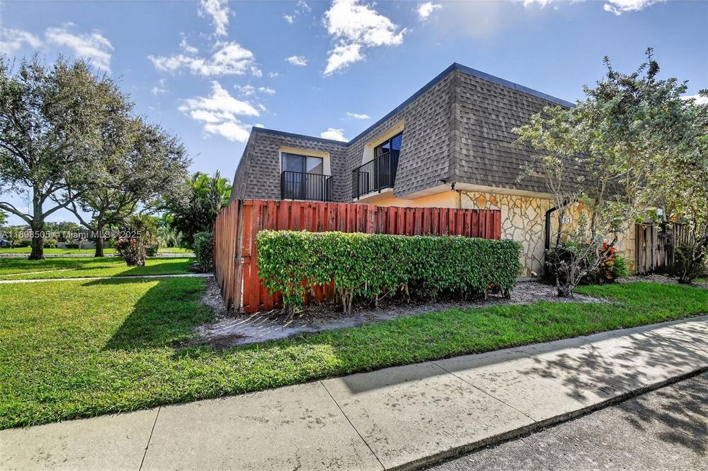 Photo of 2913 SW 22nd Cir #36C, Delray Beach, FL 33445 (MLS # A11898505)