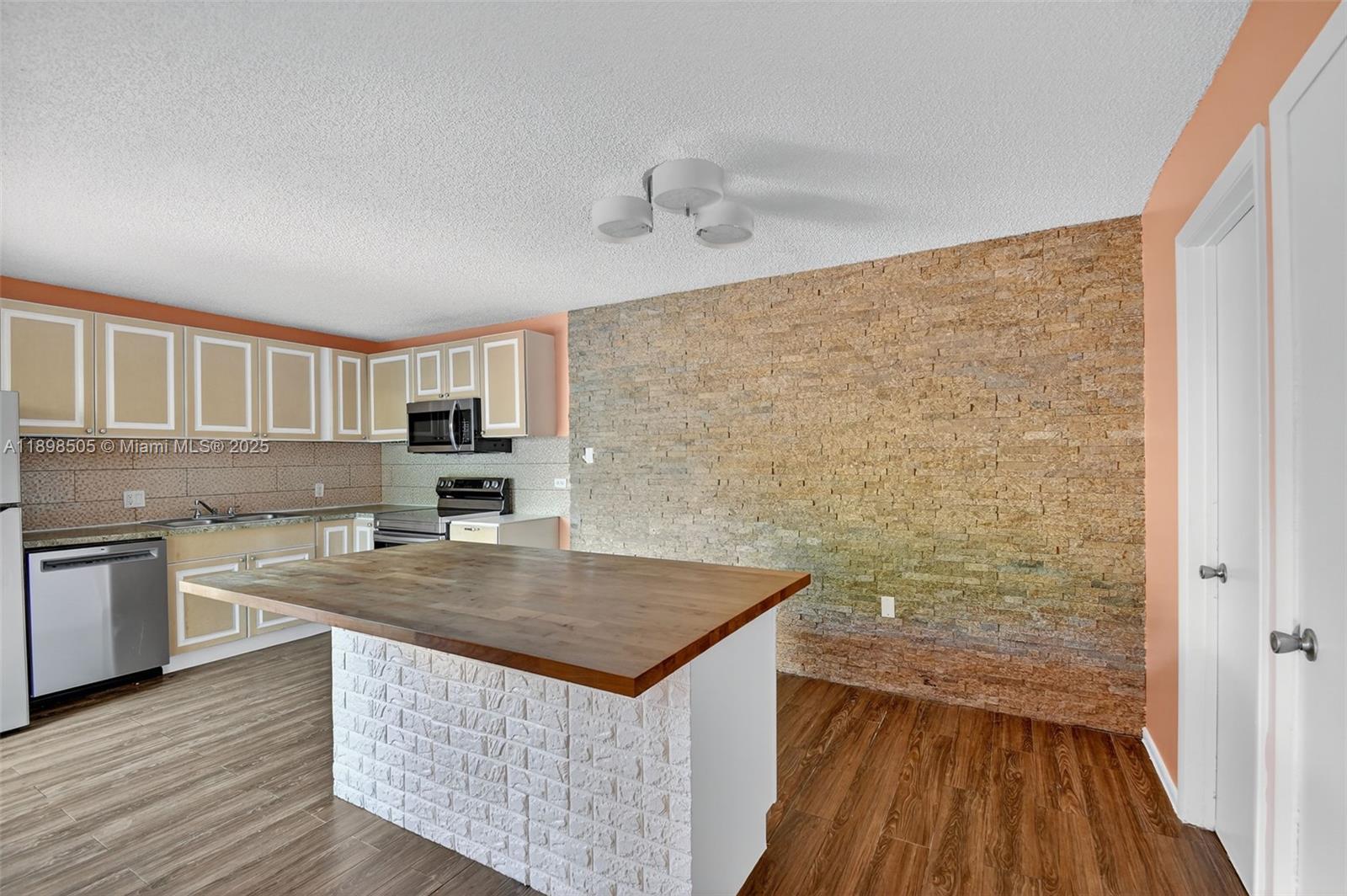 DELRAY OAKS WEST CONDO - Residential Lease