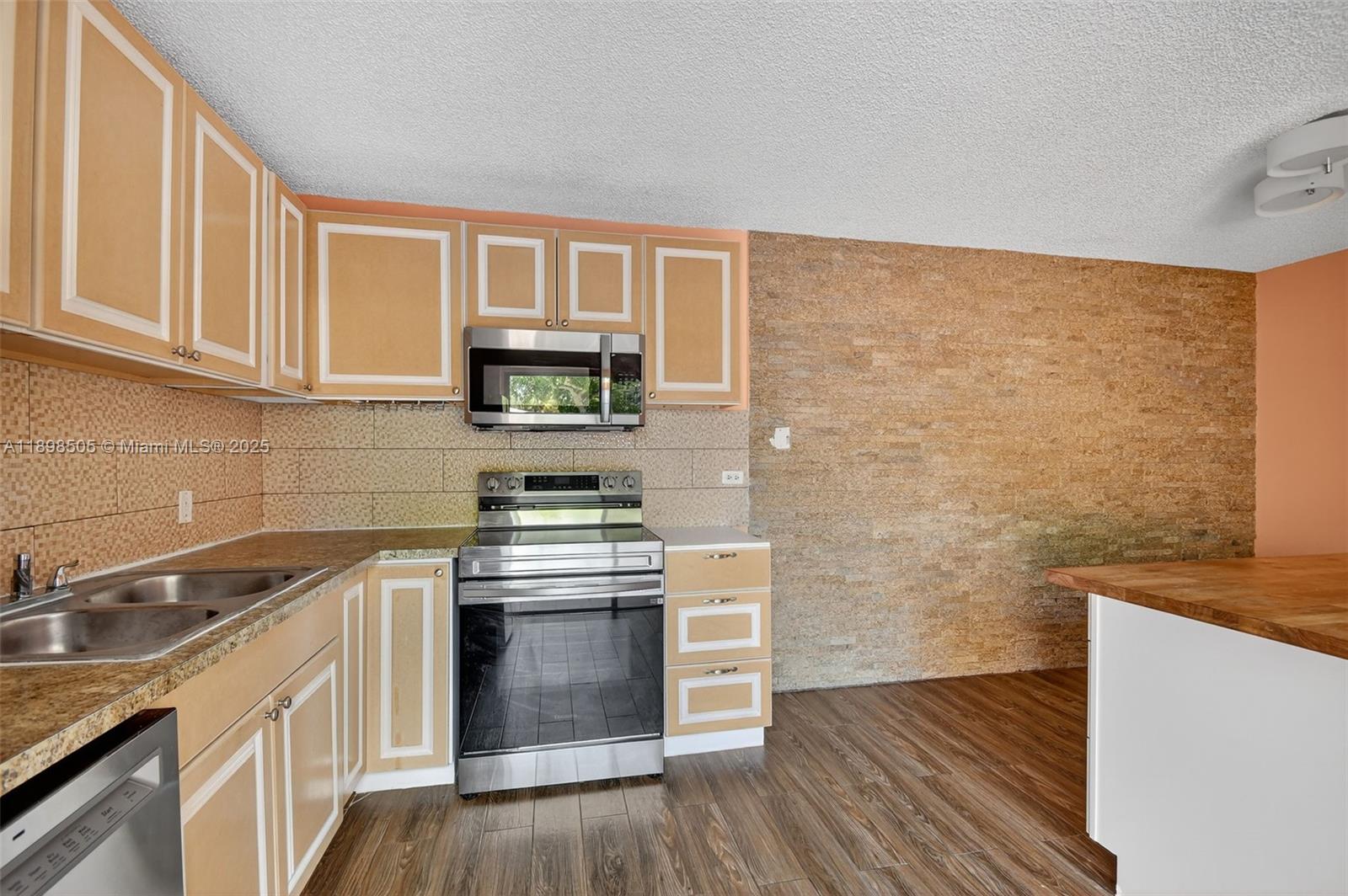 DELRAY OAKS WEST CONDO - Residential Lease