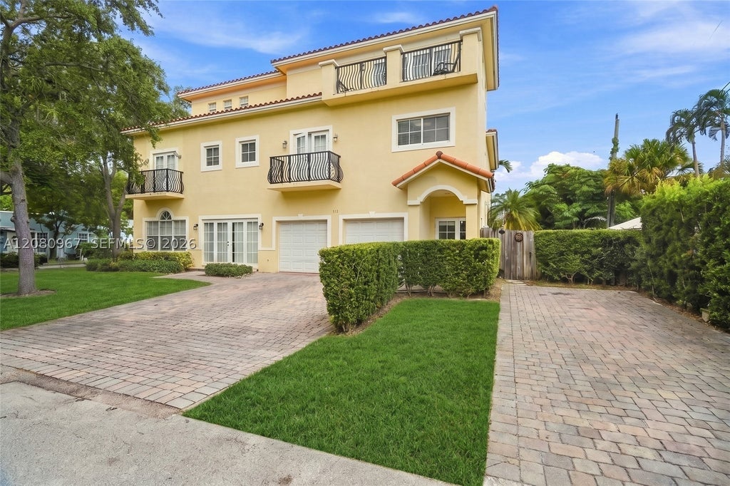 Photo of 913 SW 8th St #2, Fort Lauderdale, FL 33315 (MLS # A12080967)