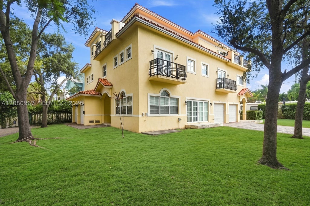 Photo of 913 SW 8th St #2, Fort Lauderdale, FL 33315 (MLS # A12080967)