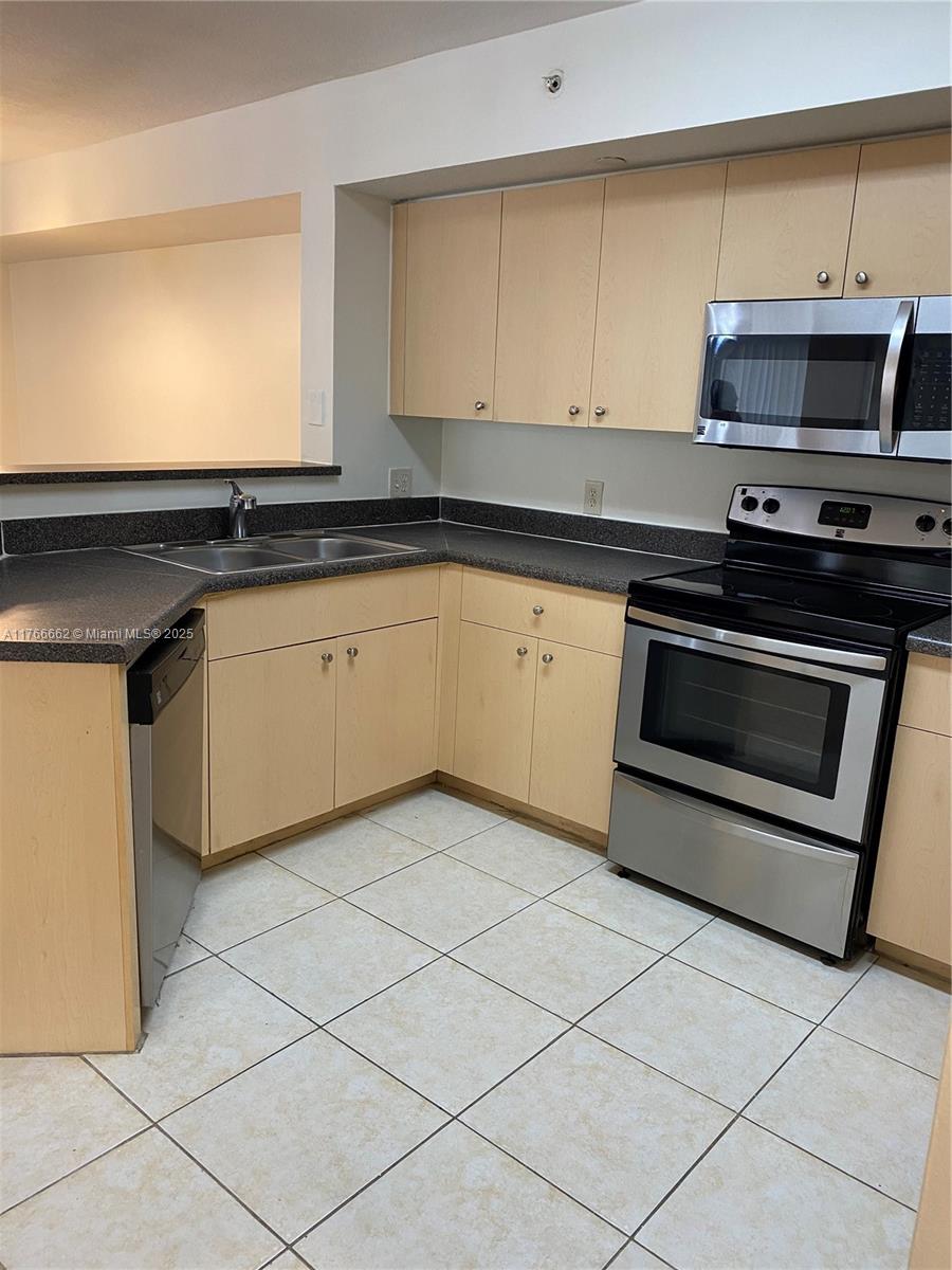 EMERALD ISLE AT LAGUNA LA - Residential Lease