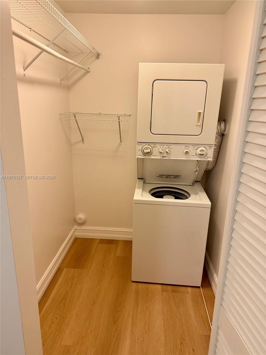 ELEVEN CONDO - Residential