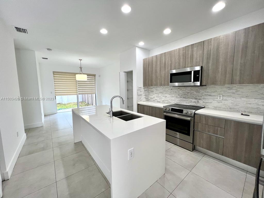 For rent! Modern townhouse with 4 bedrooms and 3 bathrooms located in the gated community of Neovita Doral. One bedroom with a full bathroom downstairs. Kitchen with quartz countertop and stainless steel appliances and Italian cabinets. Freshly painted and ready to move in.
