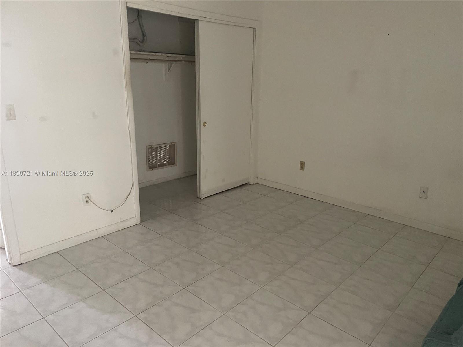 RO-MONT GARDENS ANDOVER C - Residential Lease