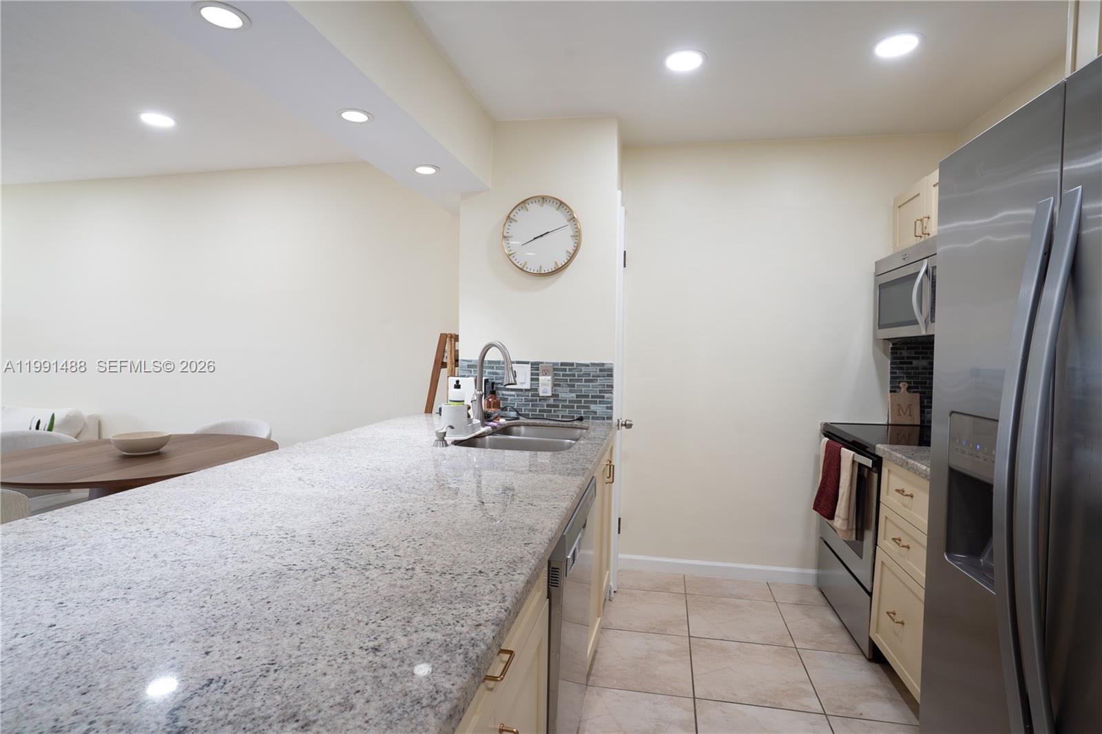 DADELAND CAPRI CONDO - Residential