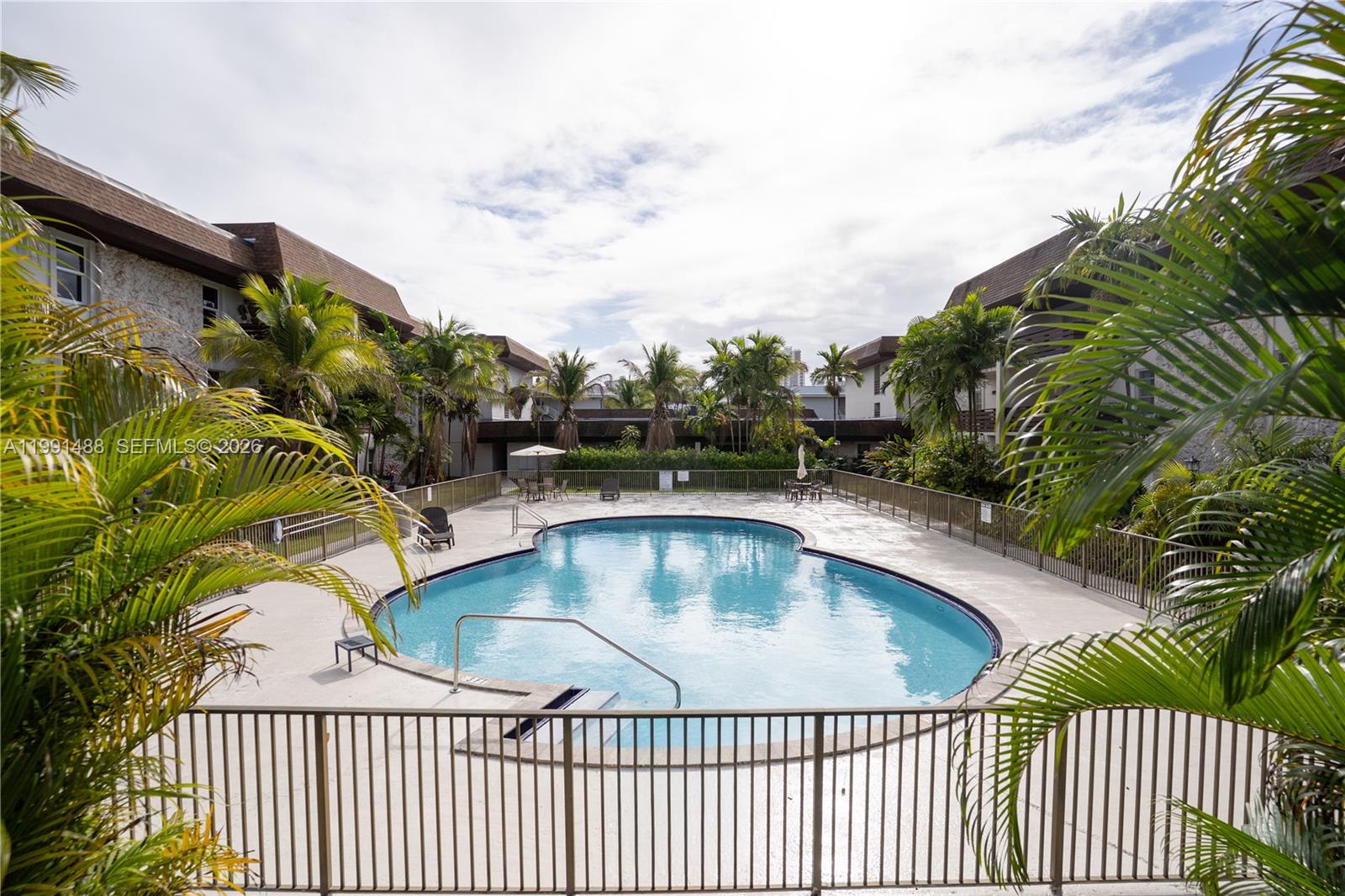 DADELAND CAPRI CONDO - Residential