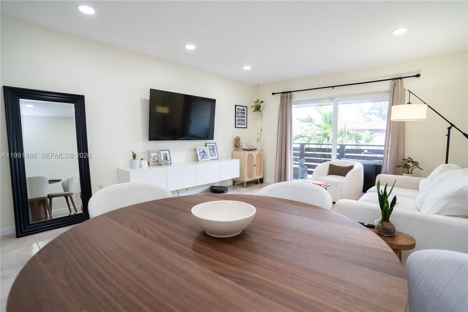 DADELAND CAPRI CONDO - Residential