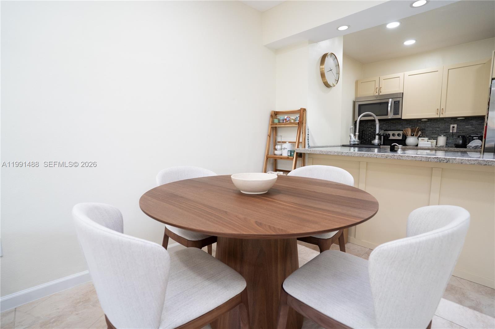 DADELAND CAPRI CONDO - Residential