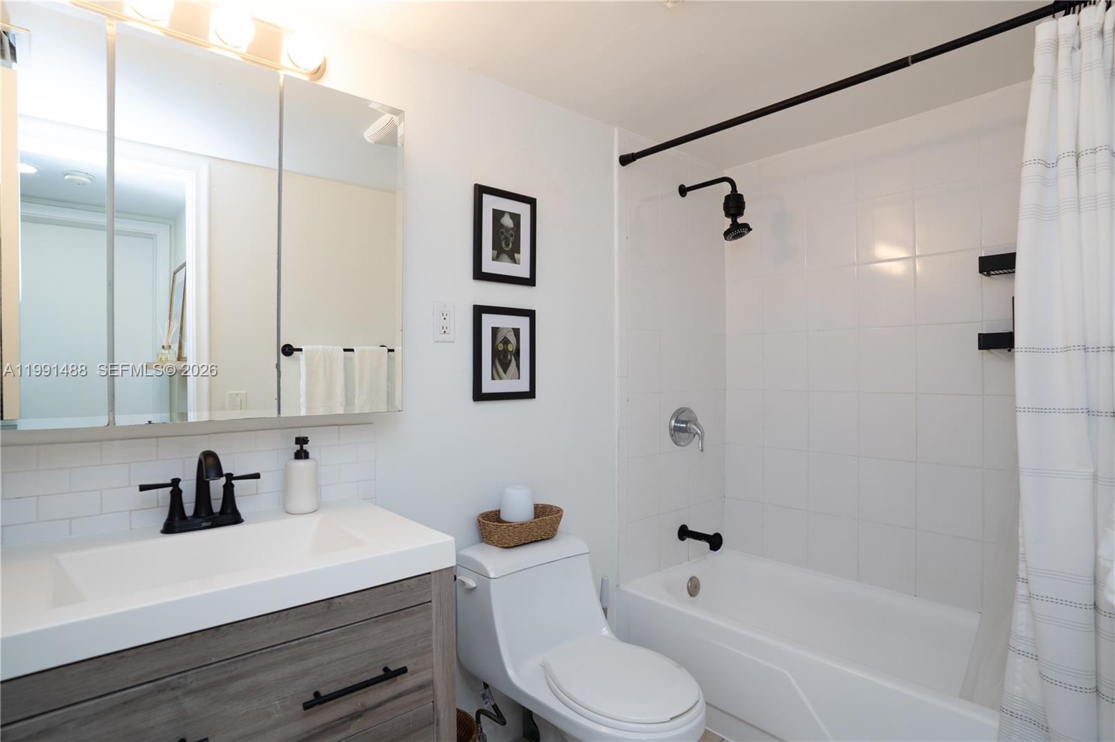 DADELAND CAPRI CONDO - Residential