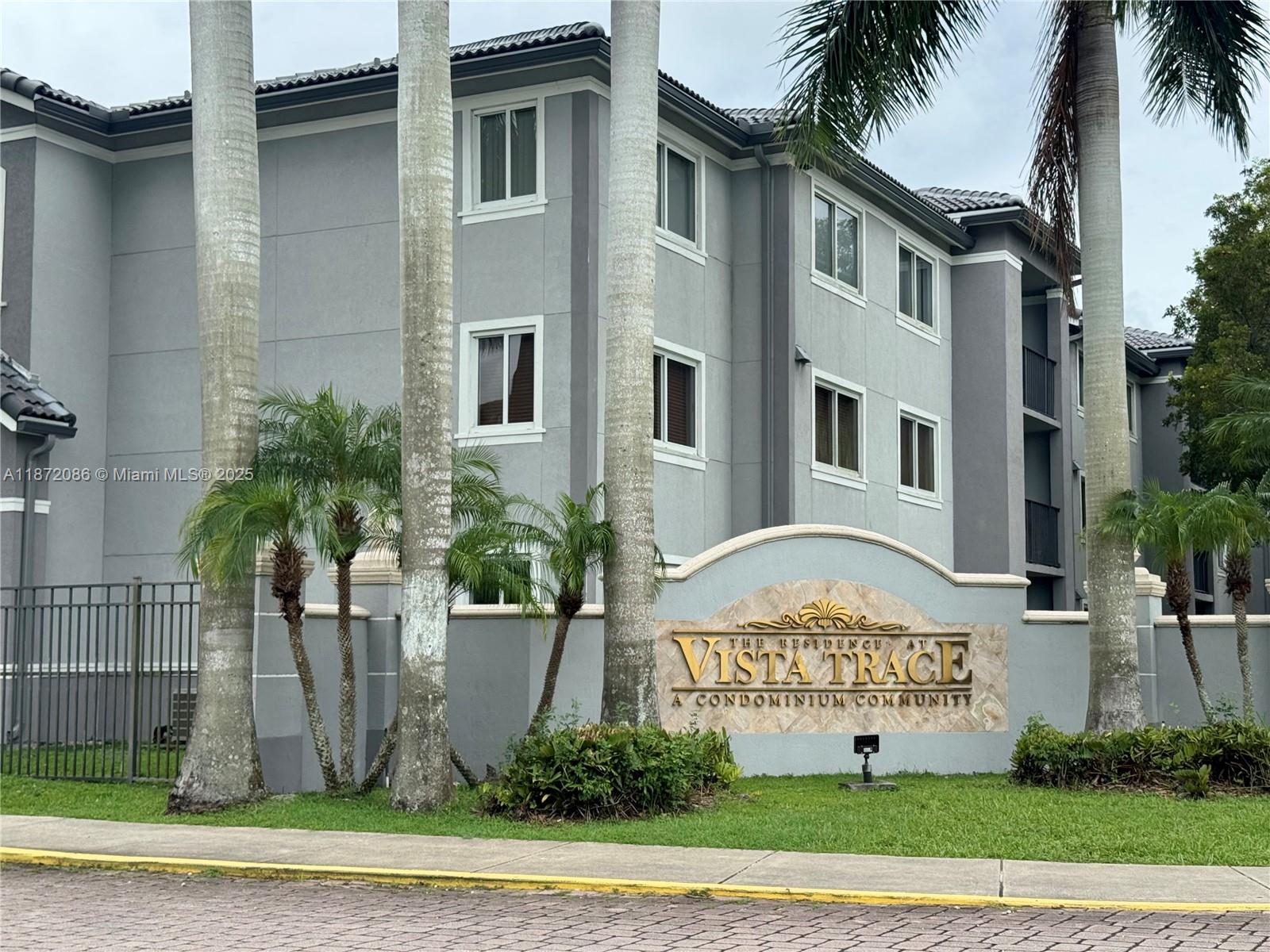 VISTA TRACE 3 CONDO - Residential