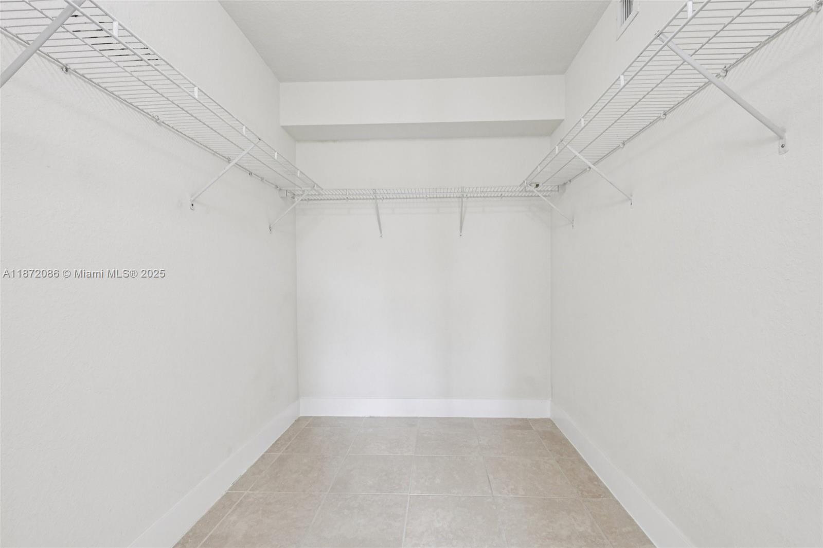 VISTA TRACE 3 CONDO - Residential