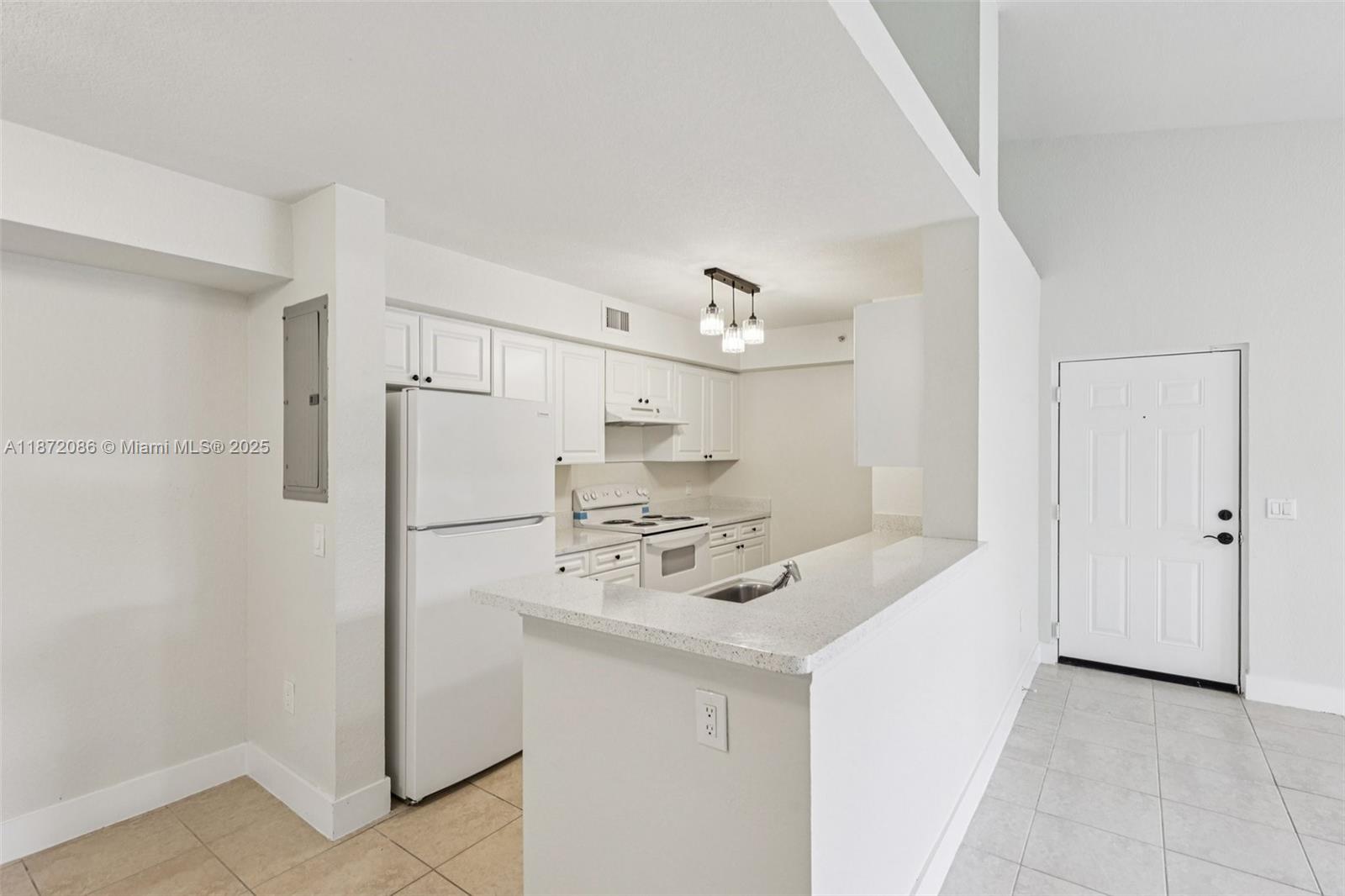 VISTA TRACE 3 CONDO - Residential