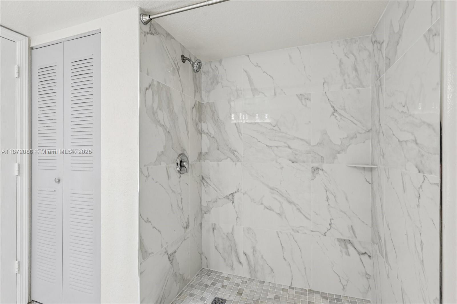 VISTA TRACE 3 CONDO - Residential