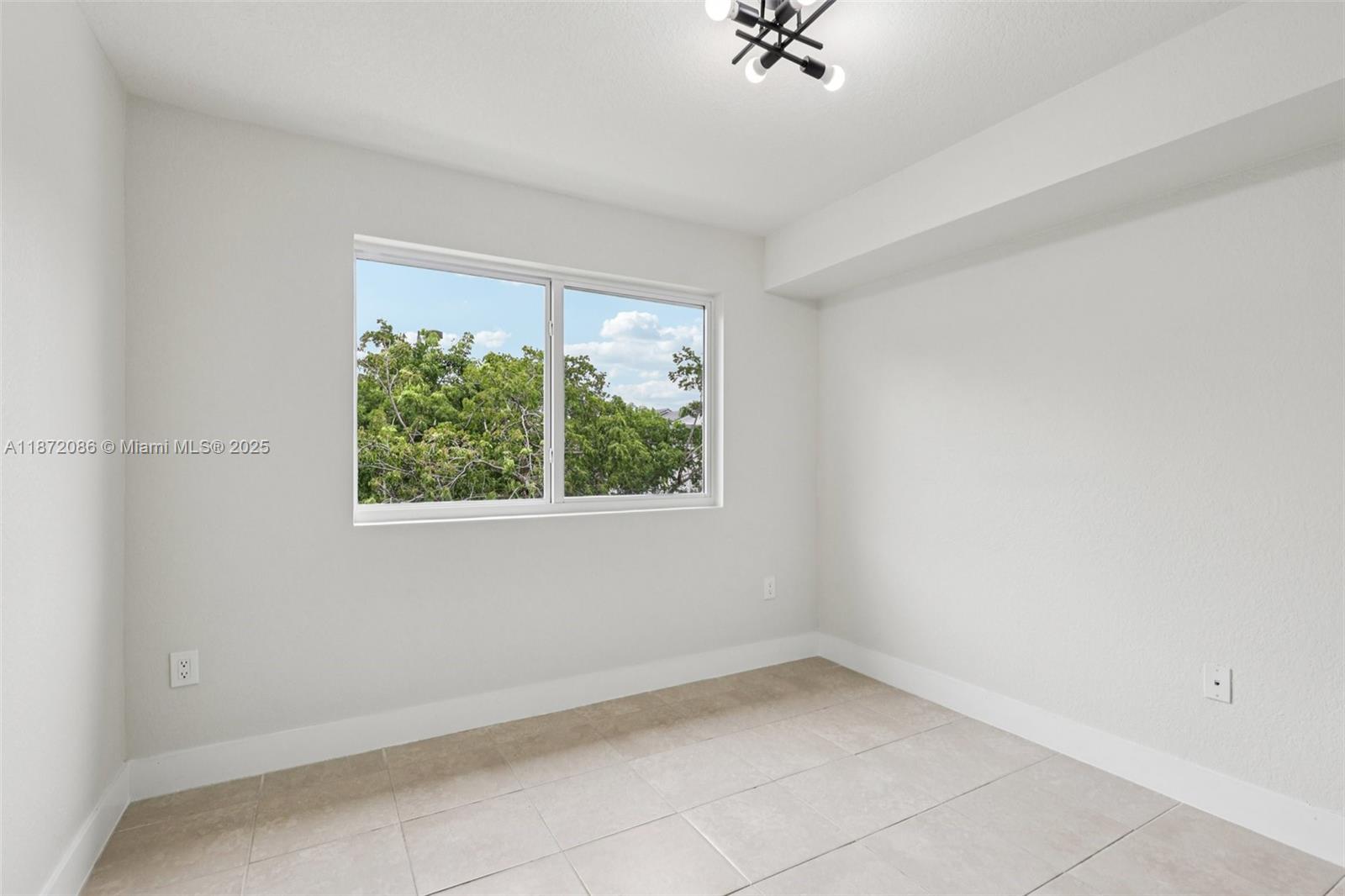 VISTA TRACE 3 CONDO - Residential