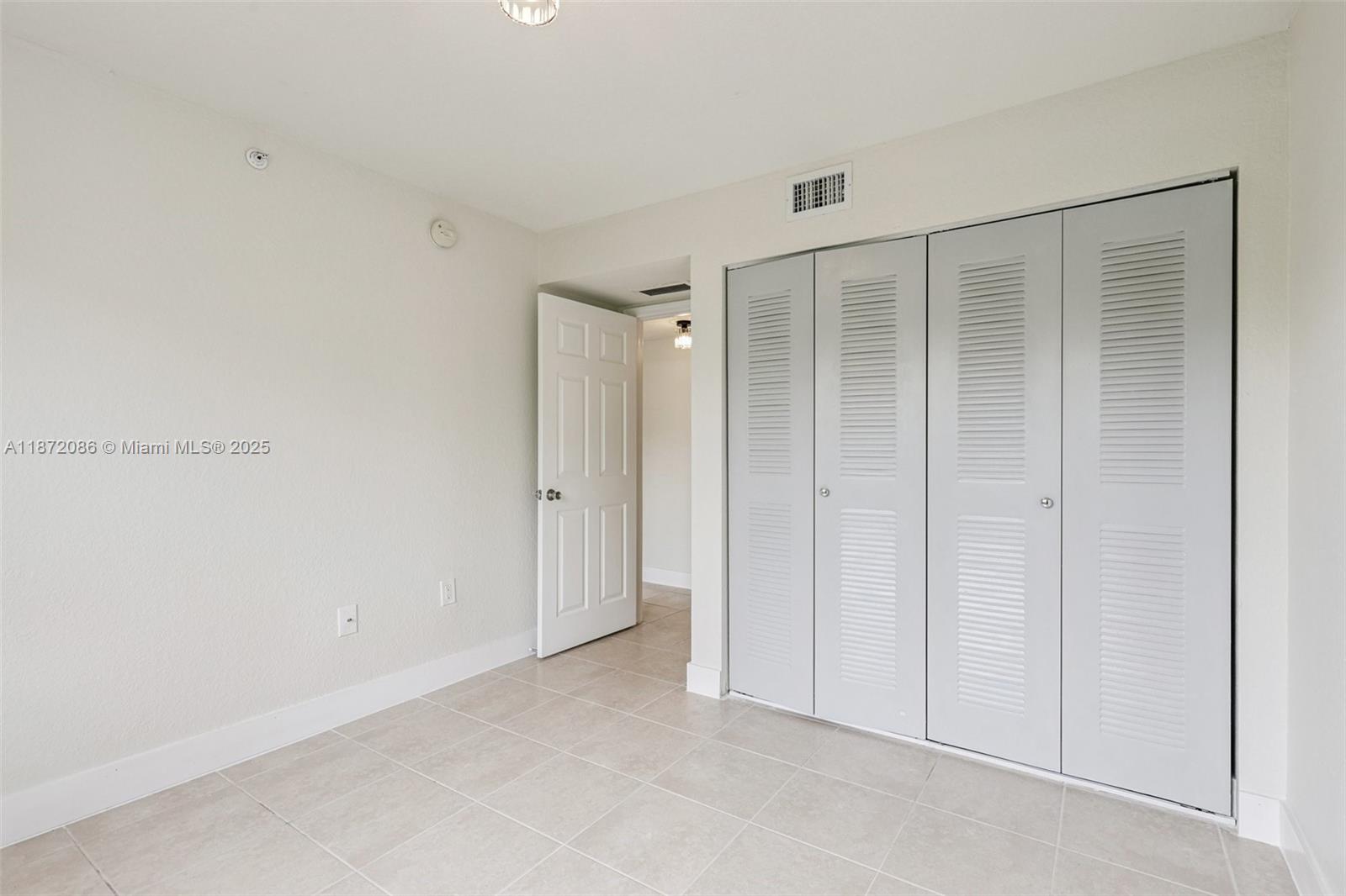 VISTA TRACE 3 CONDO - Residential