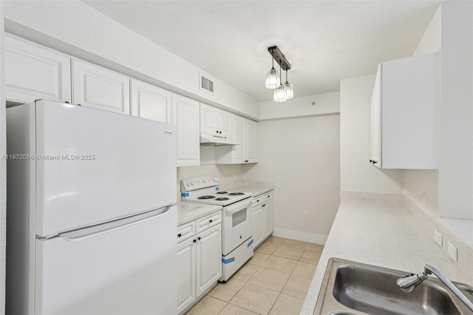 VISTA TRACE 3 CONDO - Residential