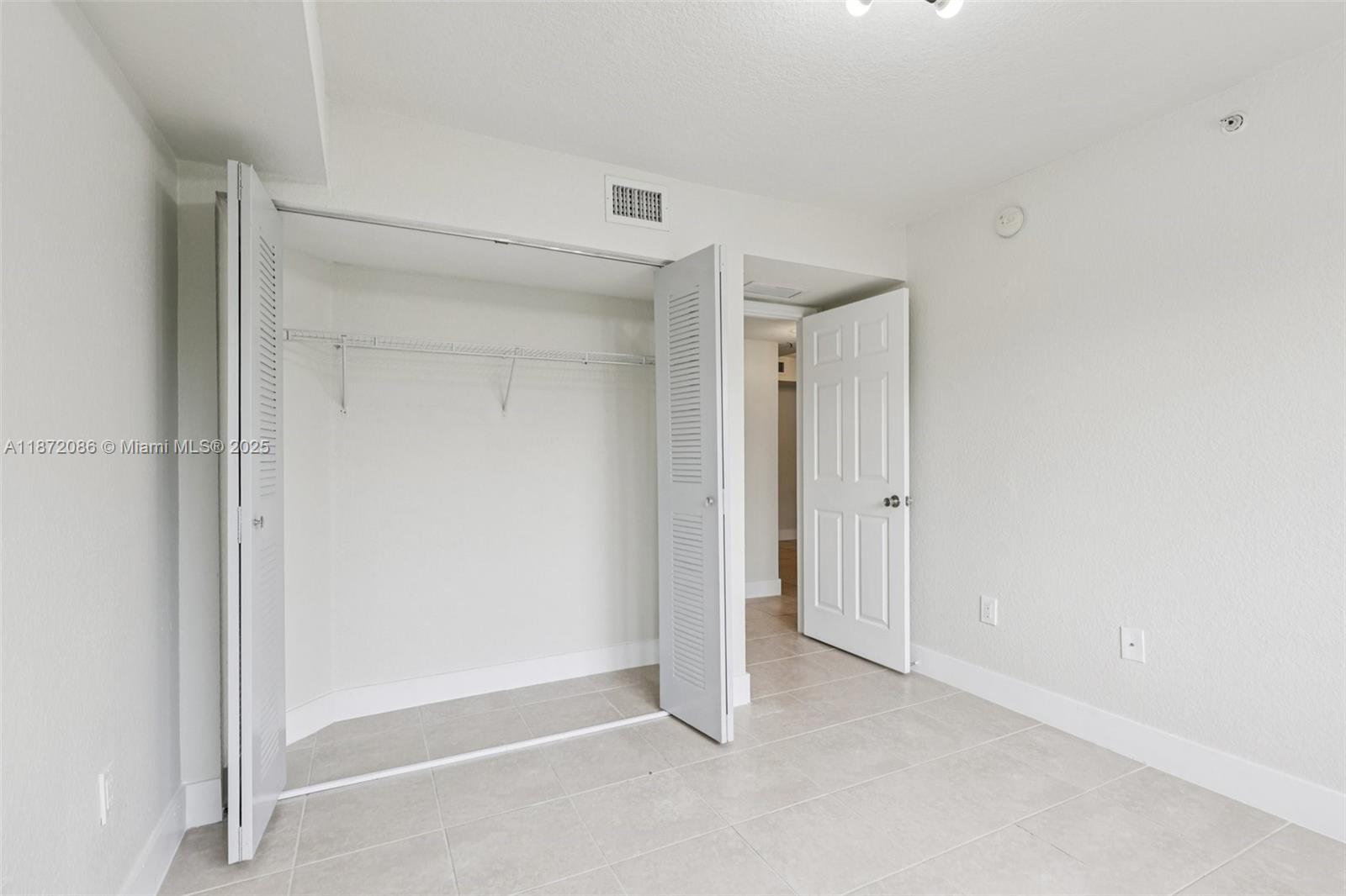 VISTA TRACE 3 CONDO - Residential