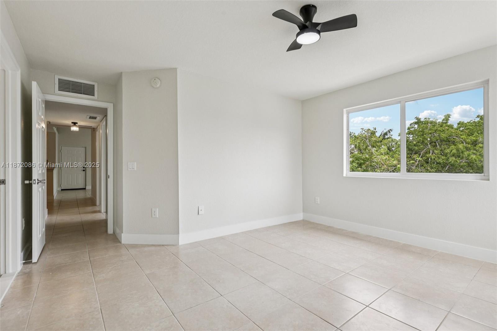 VISTA TRACE 3 CONDO - Residential