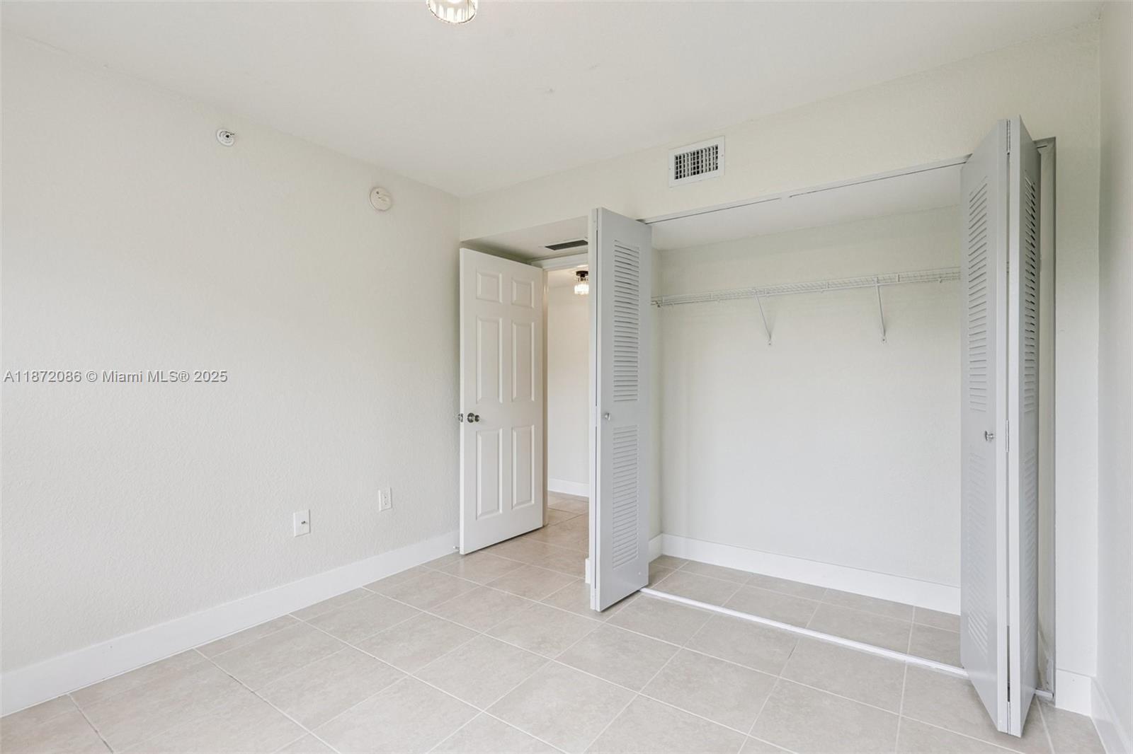 VISTA TRACE 3 CONDO - Residential