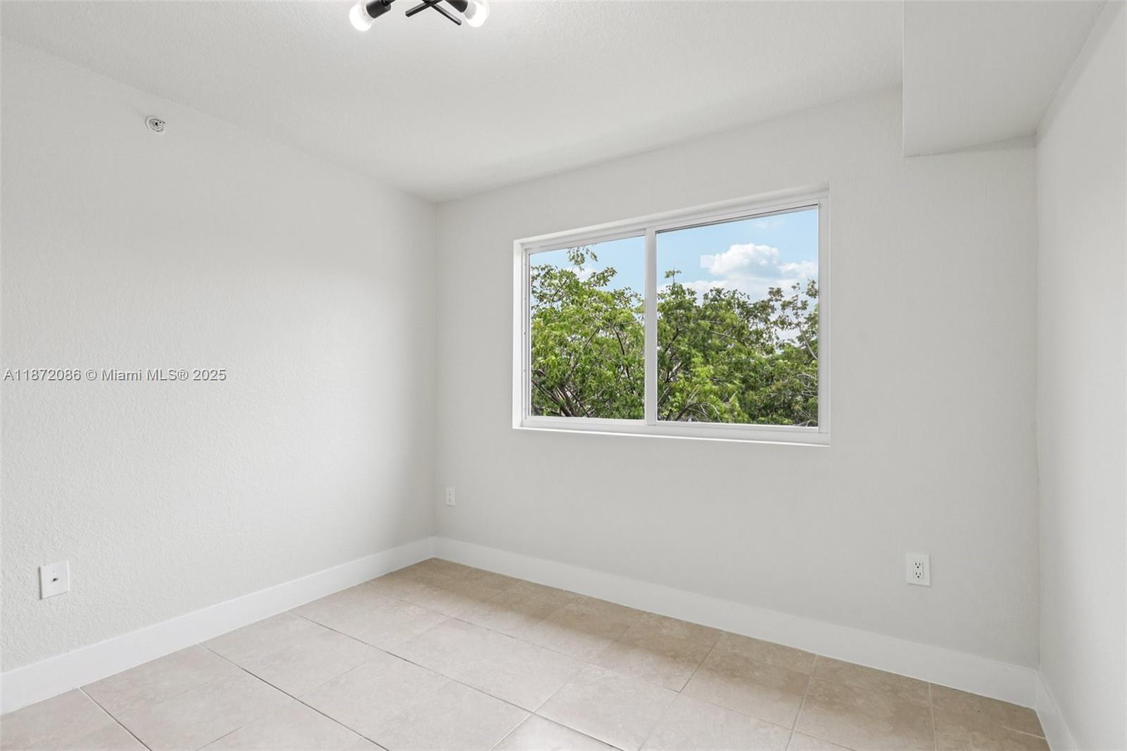 VISTA TRACE 3 CONDO - Residential