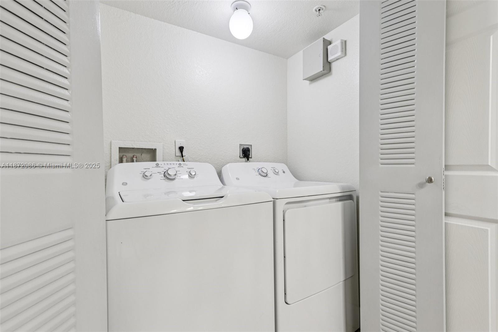 VISTA TRACE 3 CONDO - Residential