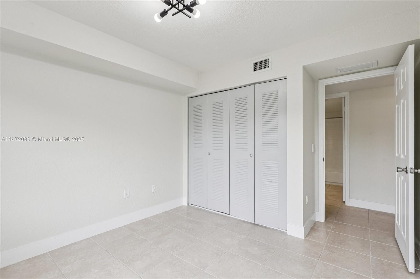 VISTA TRACE 3 CONDO - Residential