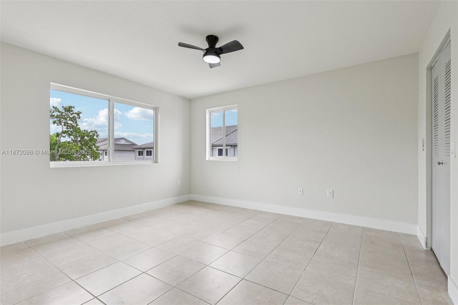 VISTA TRACE 3 CONDO - Residential