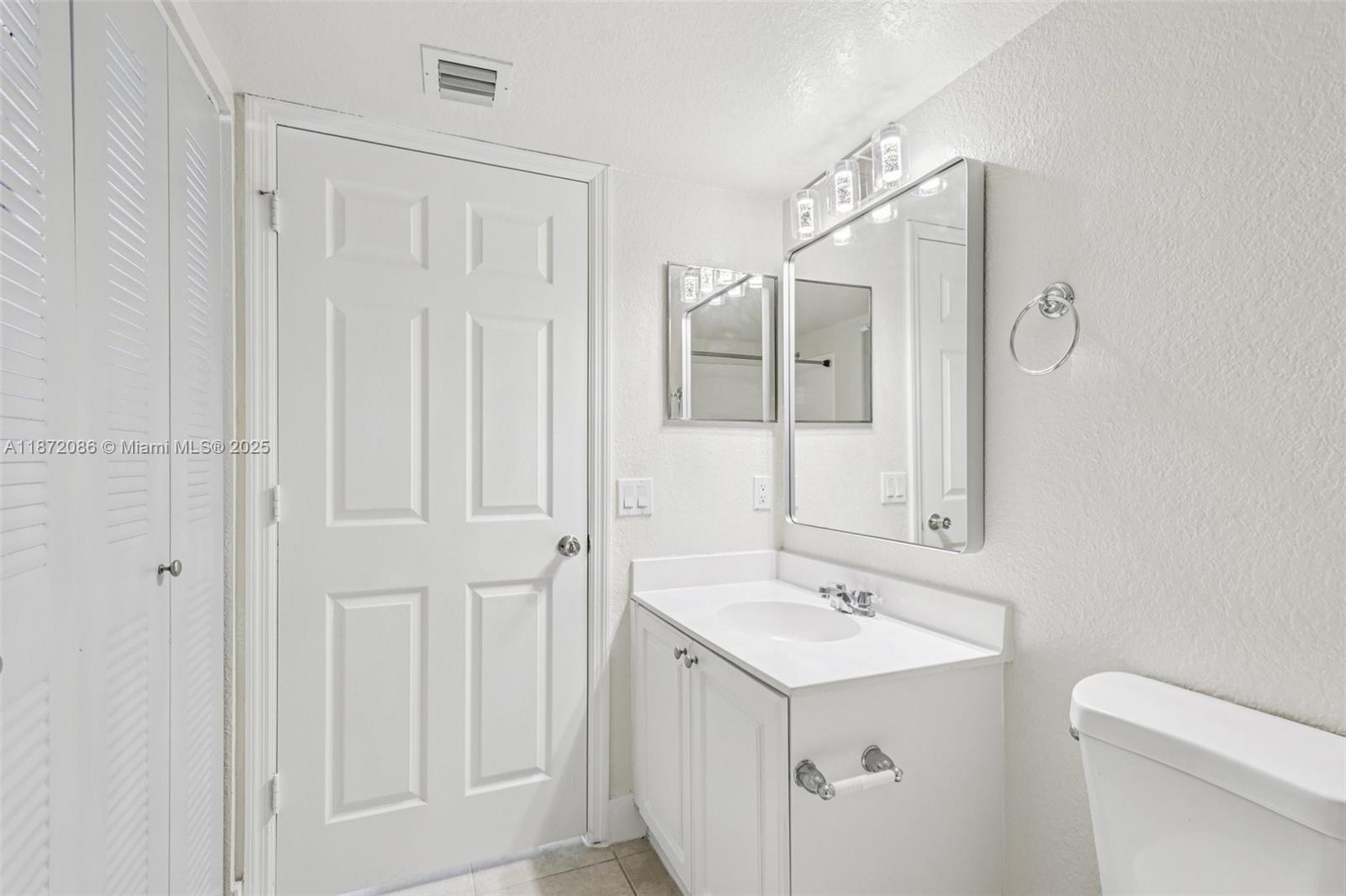 VISTA TRACE 3 CONDO - Residential