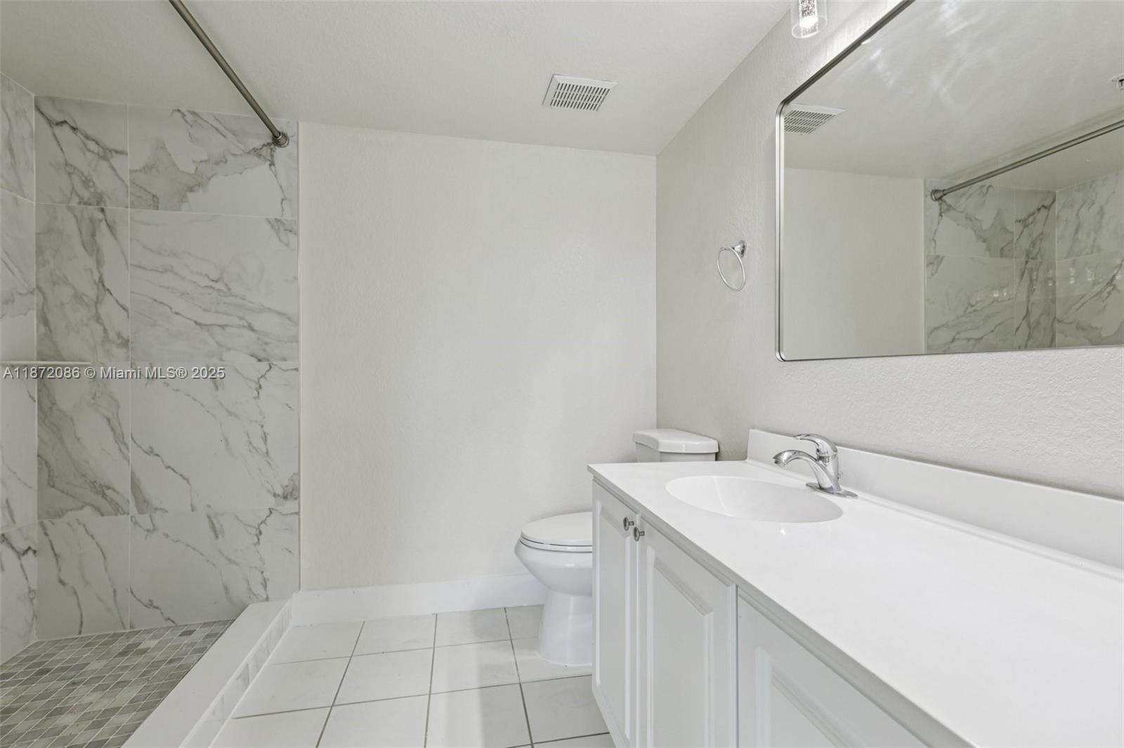 VISTA TRACE 3 CONDO - Residential