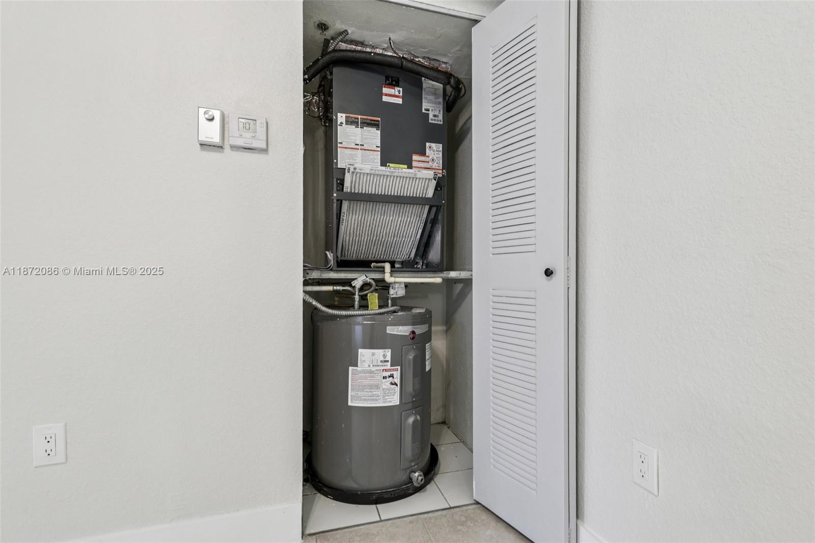 VISTA TRACE 3 CONDO - Residential