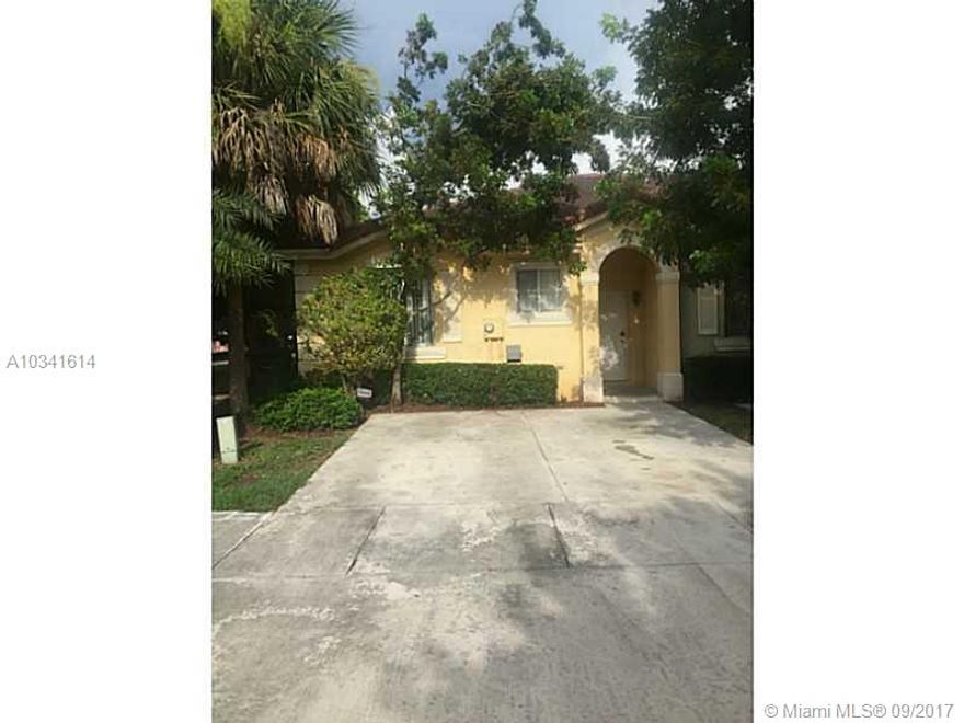 Don't let this beauty pass you by! It's a corner one-story villa style townhouse in the quaint Homestead community of Puerta del Sol/Mowry Villas. This villa exterior features neat landscaping, concrete slabs for trash reciprocals, wood privacy fence with gate access to the backyard, & brick paved patio. The interior features are split floor plan, kitchen with pass through window to the dining room. full set of appliances, a laundry closet for the washer/dryer, spacious master bedroom has a walk-in closet and en suite, light fixtures in all rooms, hall closets for linens and storage, and window blinds included.  This home is in great condition and would make a wonderful buy for a  first-time home buyer or investor.  Price to sale quickly so serious buyers schedule your appointment today!