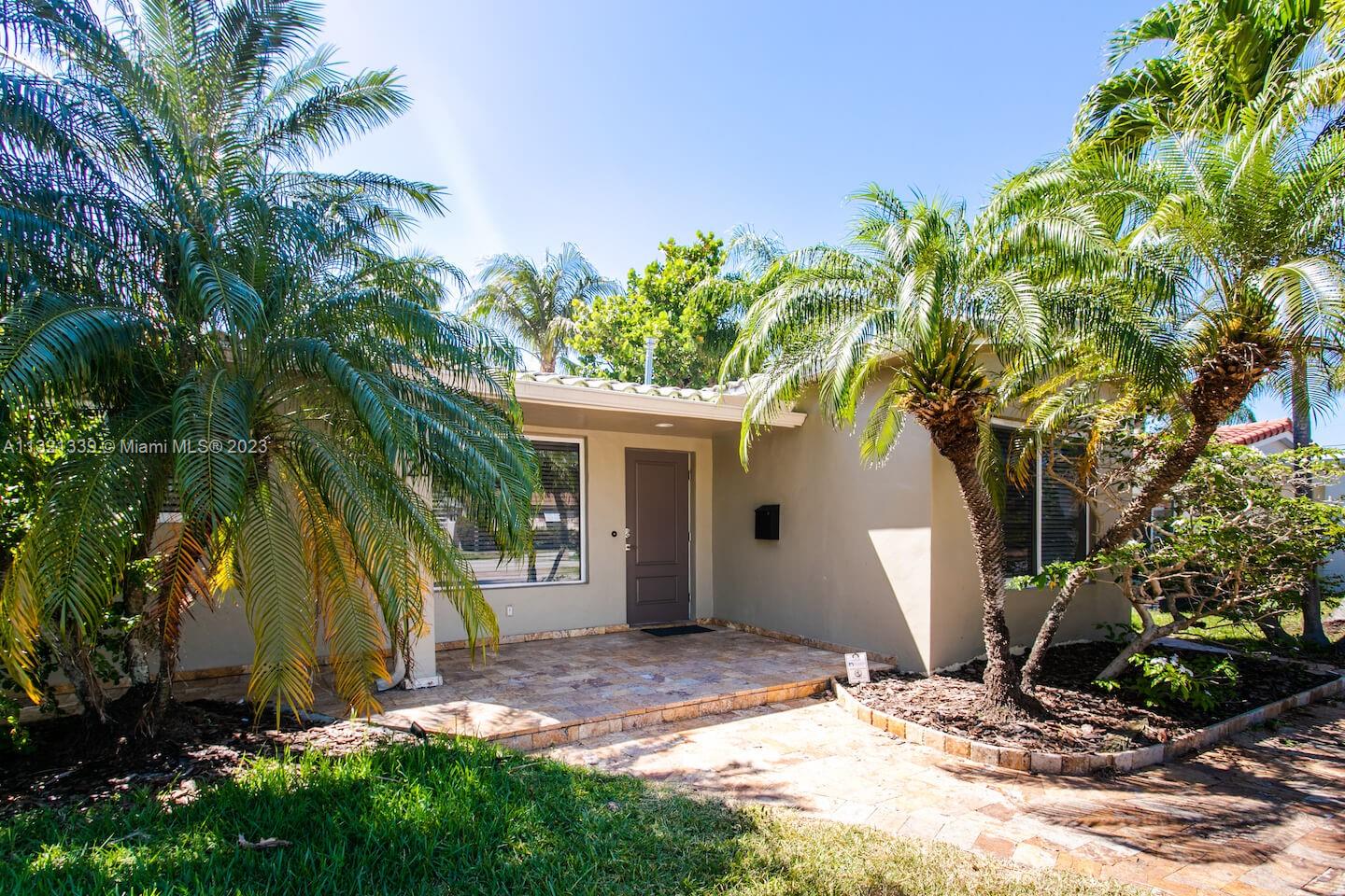 COUNTRY CLUB HOMES - Residential Lease