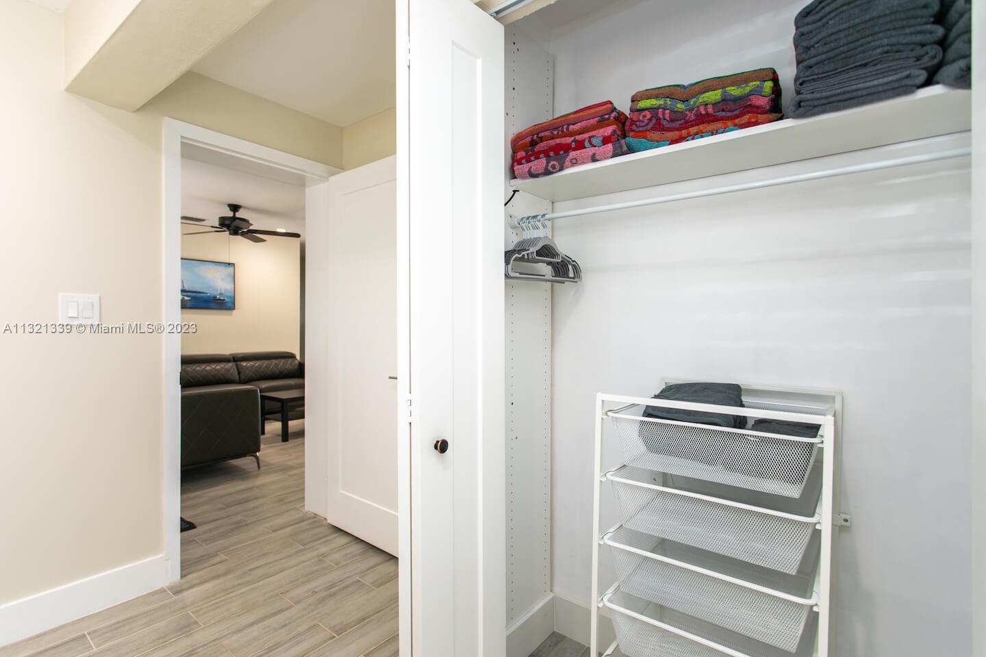 COUNTRY CLUB HOMES - Residential Lease