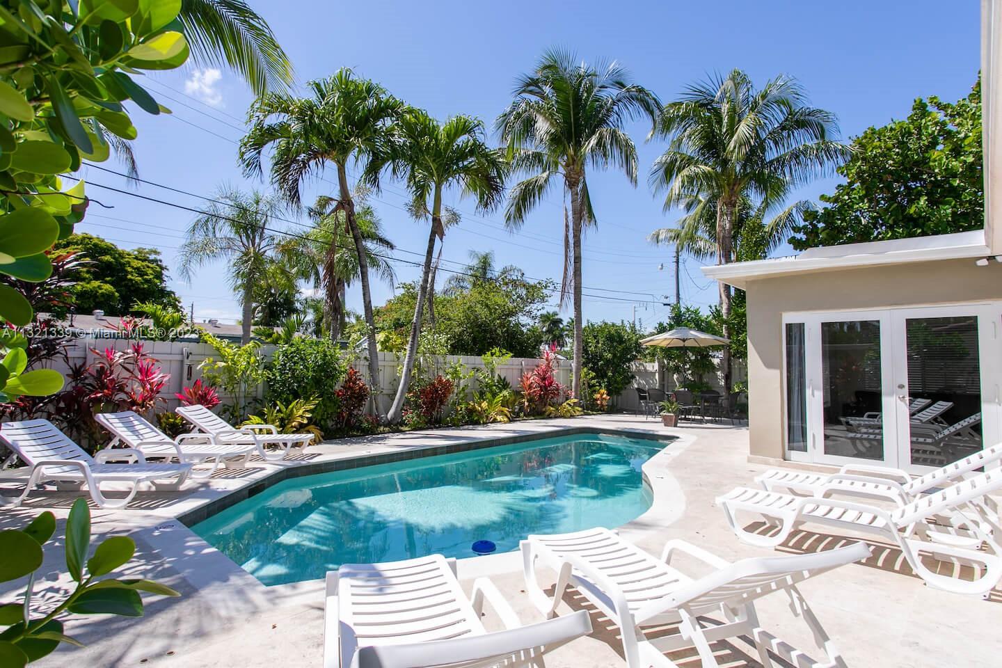 COUNTRY CLUB HOMES - Residential Lease