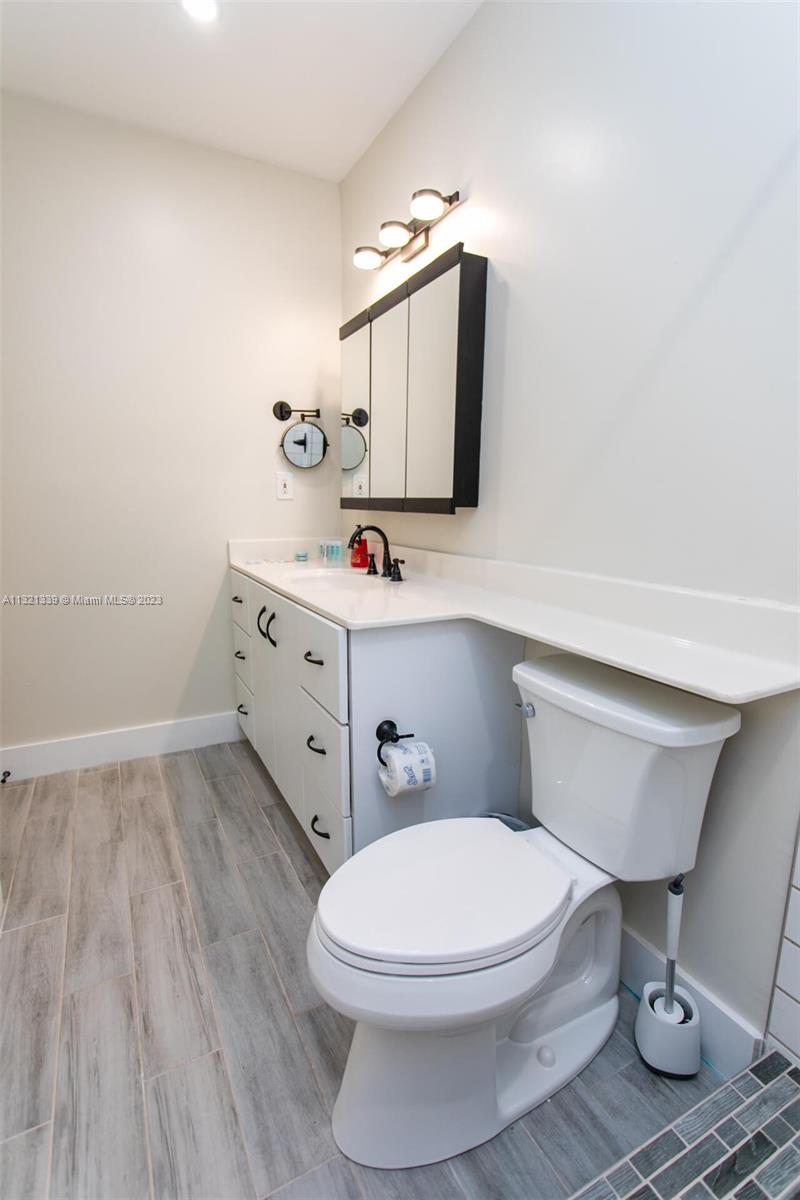 COUNTRY CLUB HOMES - Residential Lease