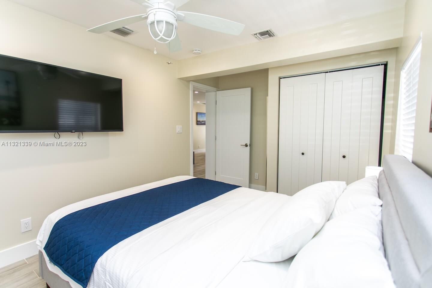 COUNTRY CLUB HOMES - Residential Lease