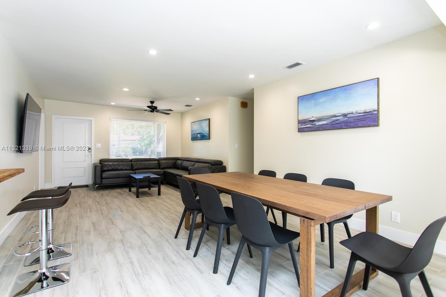 COUNTRY CLUB HOMES - Residential Lease