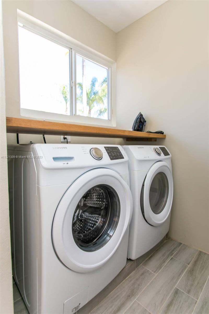 COUNTRY CLUB HOMES - Residential Lease